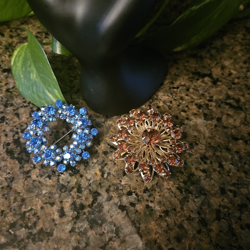 Vintage Lot Of 2 Brooches Austria Blue And Amber
